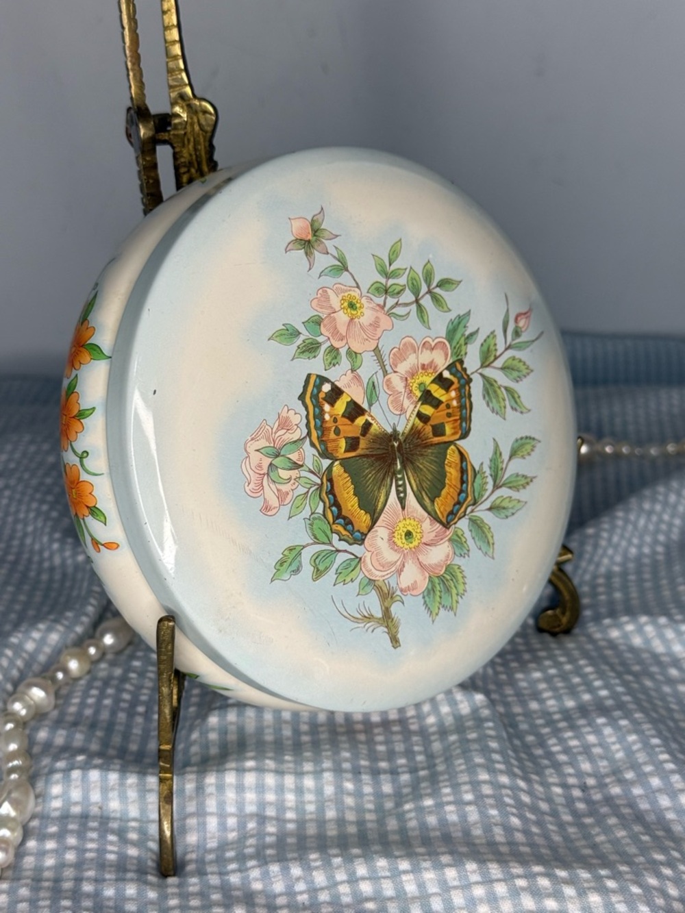 Vintage powder tin